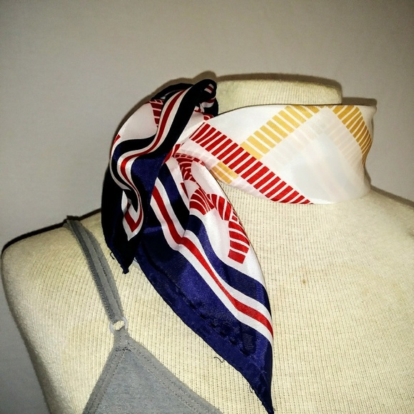 ❤️ Square Scarf #hundredsofscarves - Picture 3 of 6